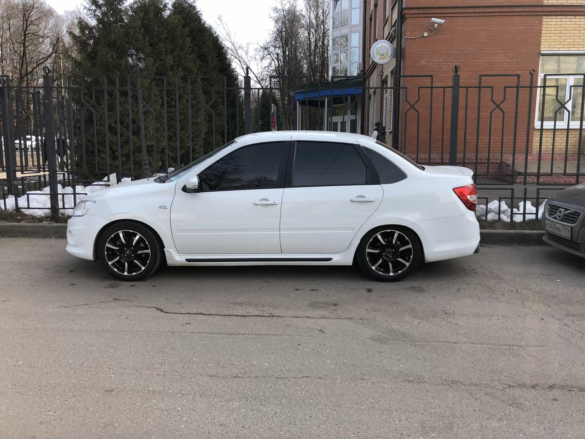 Воссены диски гранта. Гранта седан фл белая r16. Гранта фл вертушки r16. Гранта спорт воссены р 17. Гранта фл вертушки r16.