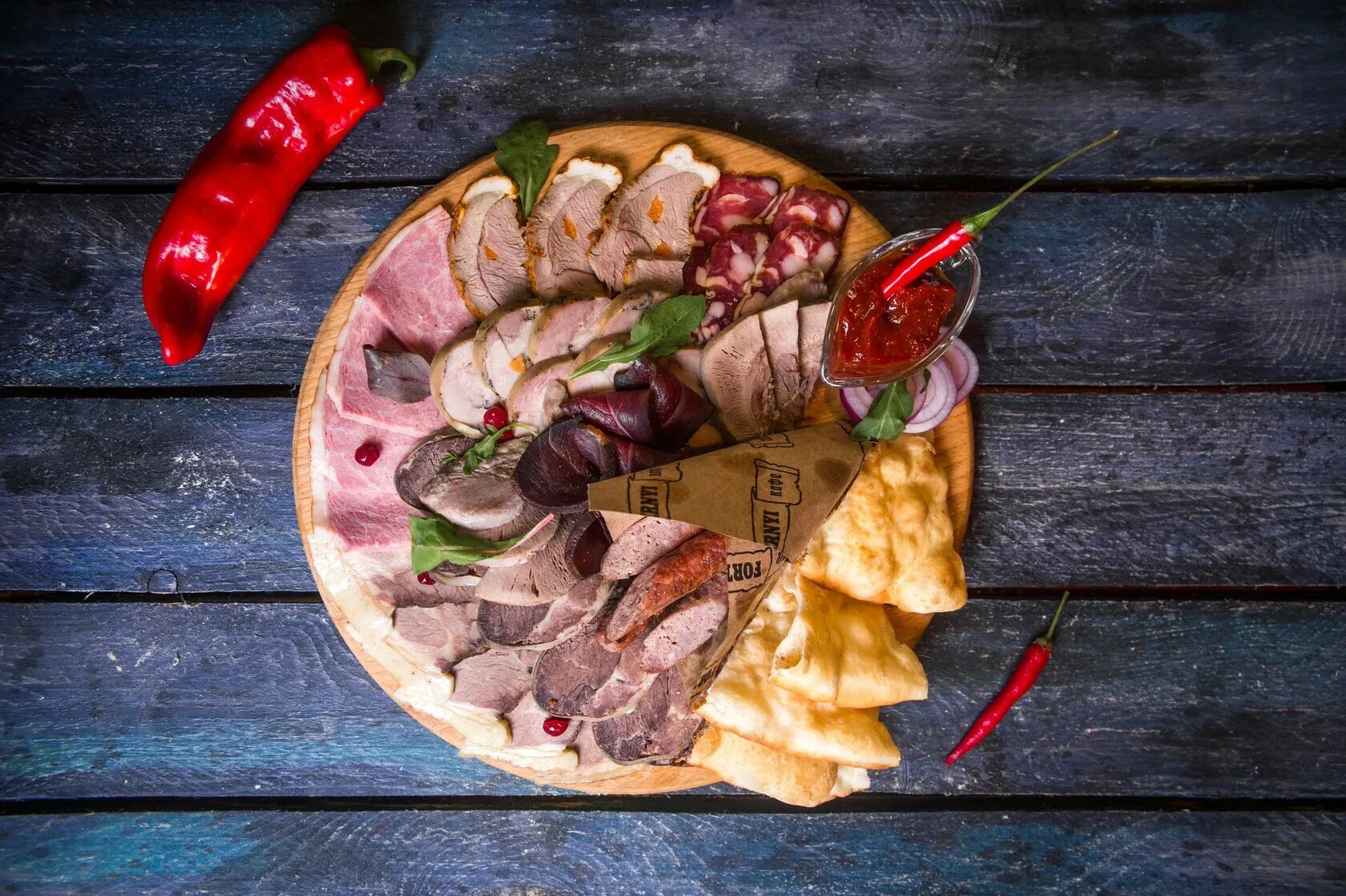 Казы блюдо. Казы меню. Мясная нарезка. Бастурма суджук. Казы меню.