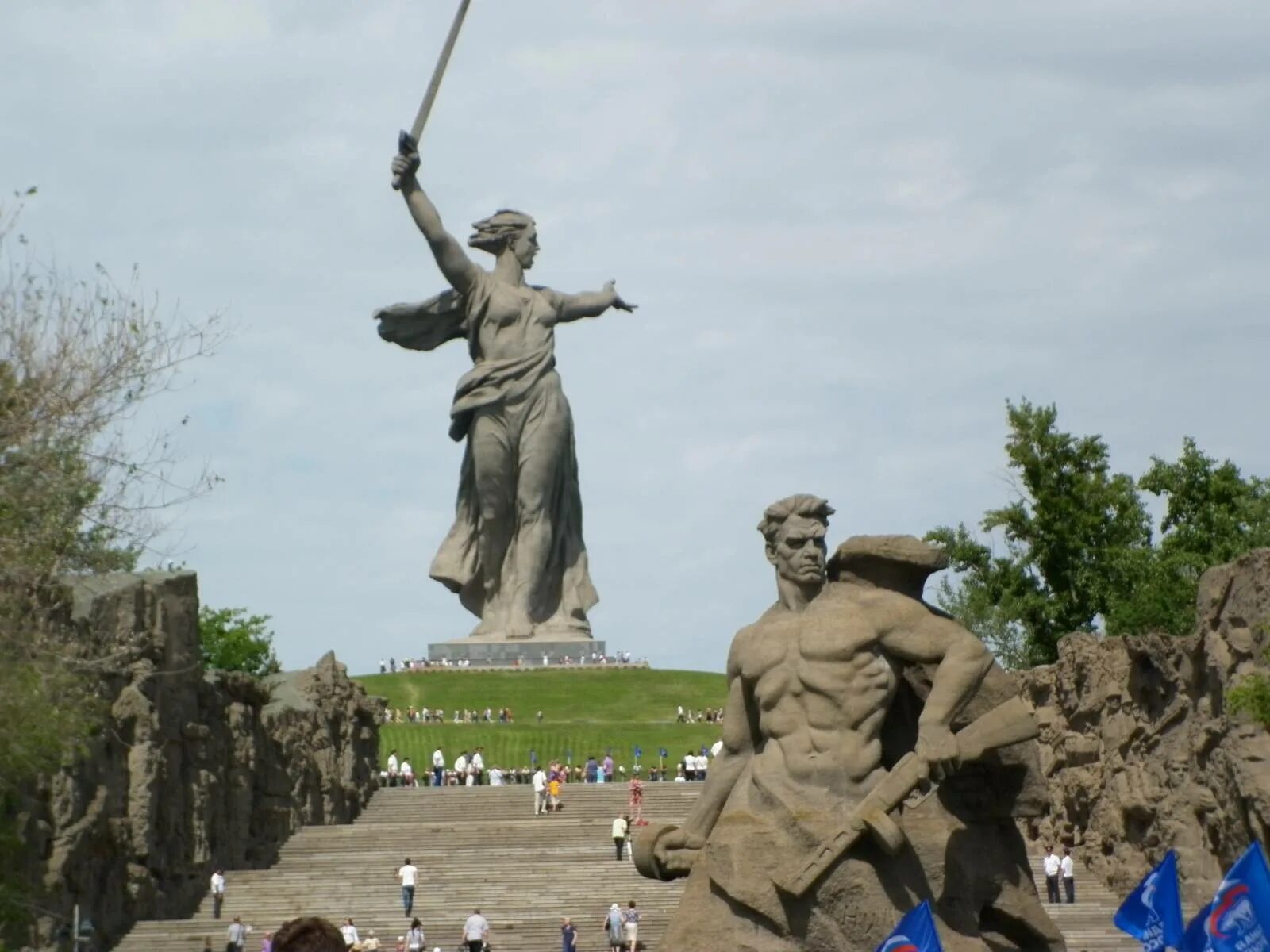 Памятник ансамбль на Мамаевом Кургане. Героям Сталинградской битвы на Мамаевом Кургане. Памятник героям Сталинградской битвы на Мамаевом Кургане. Ансамбль героям Сталинградской битвы на Мамаевом Кургане.