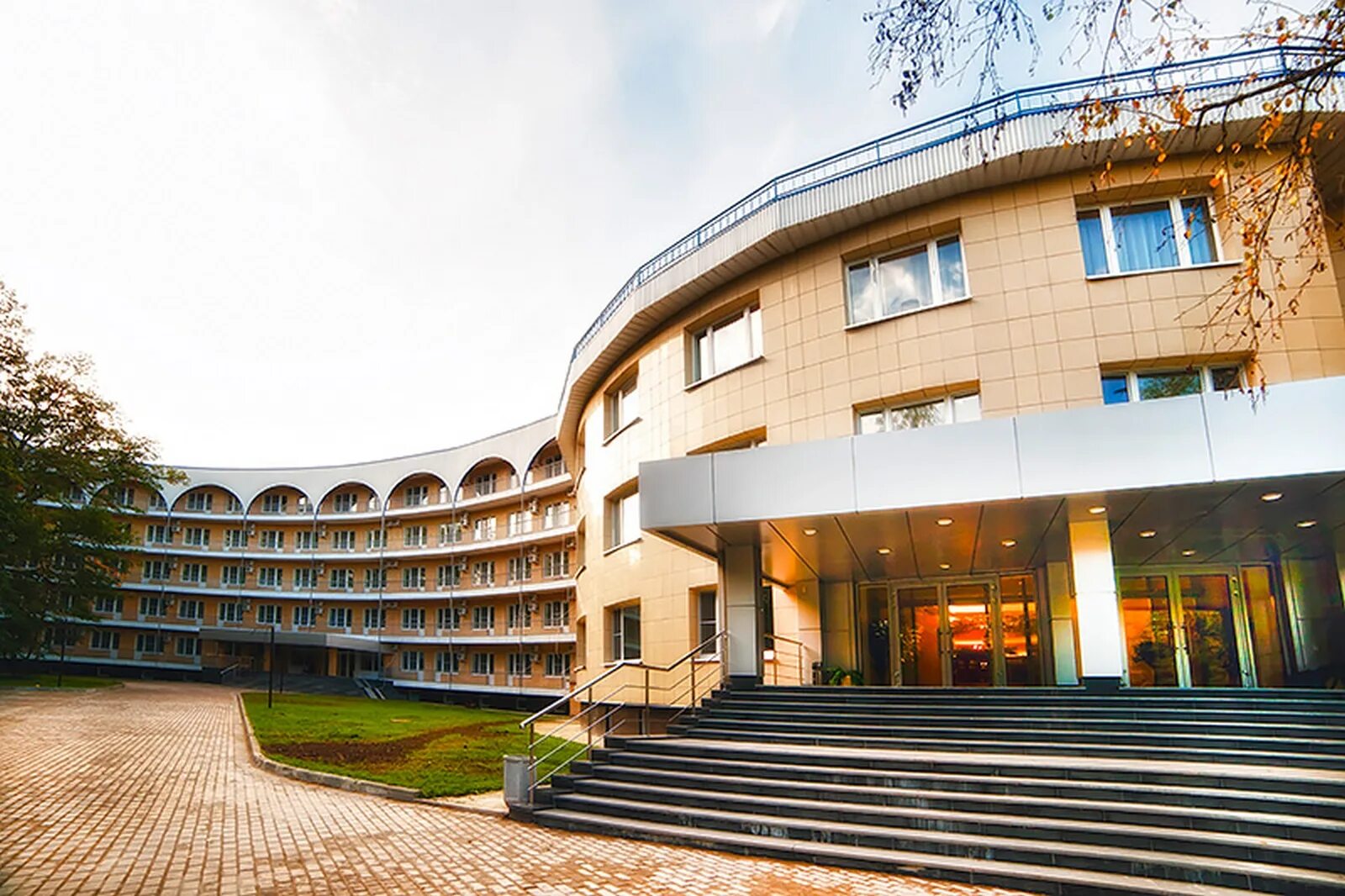 Турбаза лесовичок горный алтай. Коробицыно каскад база отдыха. Абзаково 1 корпус. Корпус отдых. Гостиница мрия святогорск.