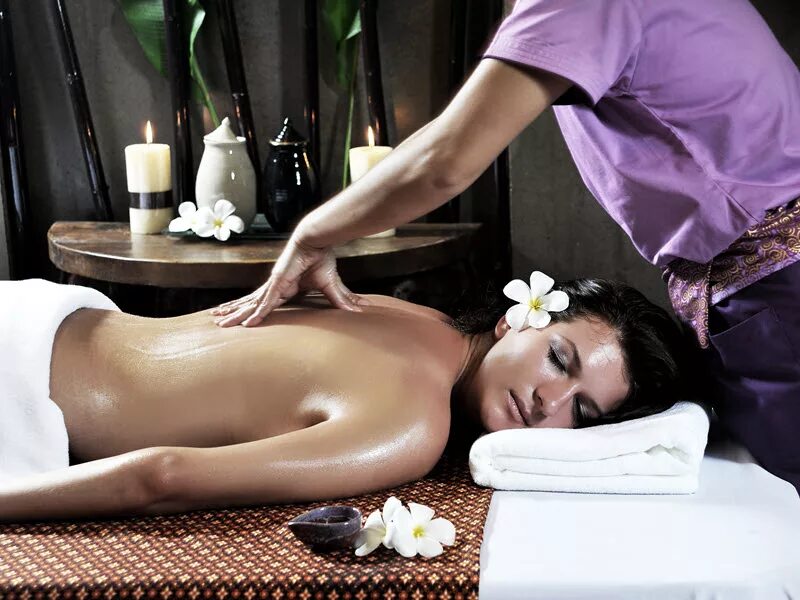 Спа программа нижний. Массаж лица розовый фон. Спа программа нижний. Массаж розовый фон. Мастер спа массажа.