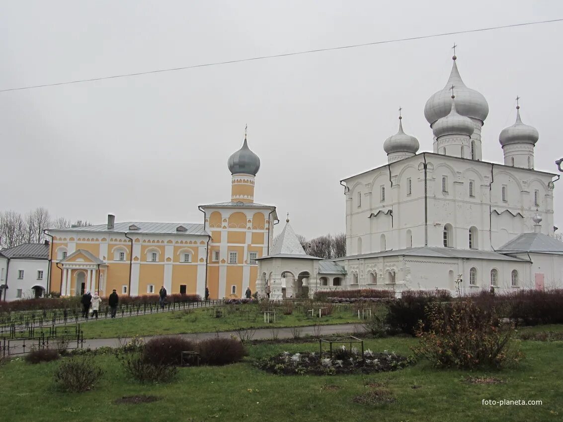 Варлаамо-Хутынский Спасо-Преображенский монастырь. Новгород Варлаамо-Хутынский Спасо-Преображенский монастырь. Варлаамо Хутынский монастырь горка. Хутынский монастырь в Великом Новгороде. Сайт хутынского монастыря