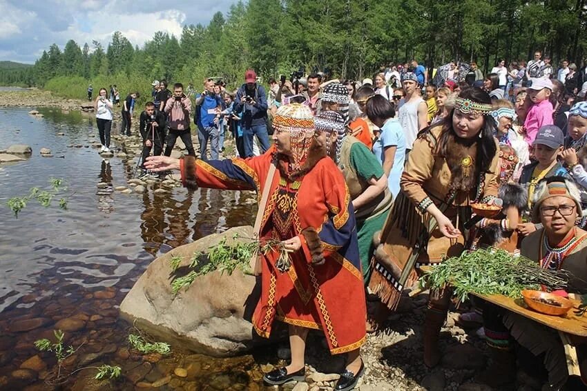 День коренные народы. Икэнипкэ Эвенкийский праздник. Эвенки Иенгра. Икэнипкэ эвенки. Тылыщ поры праздник Ханты.