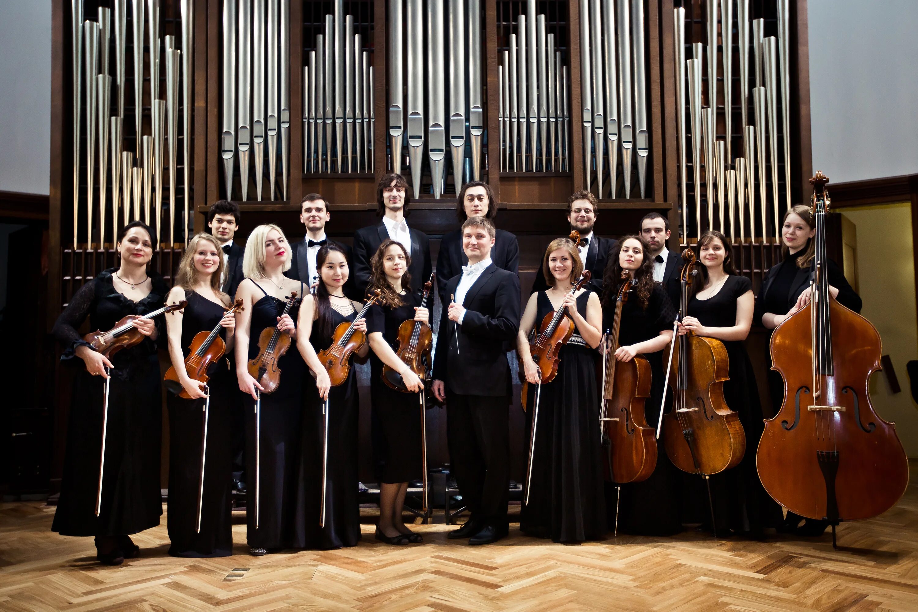 Калужский дом музыки. Муниципальный камерный оркестр тирасполь. Дом оркестр. Камерный зал московской филармонии. Antonio orchestra состав музыкантов.