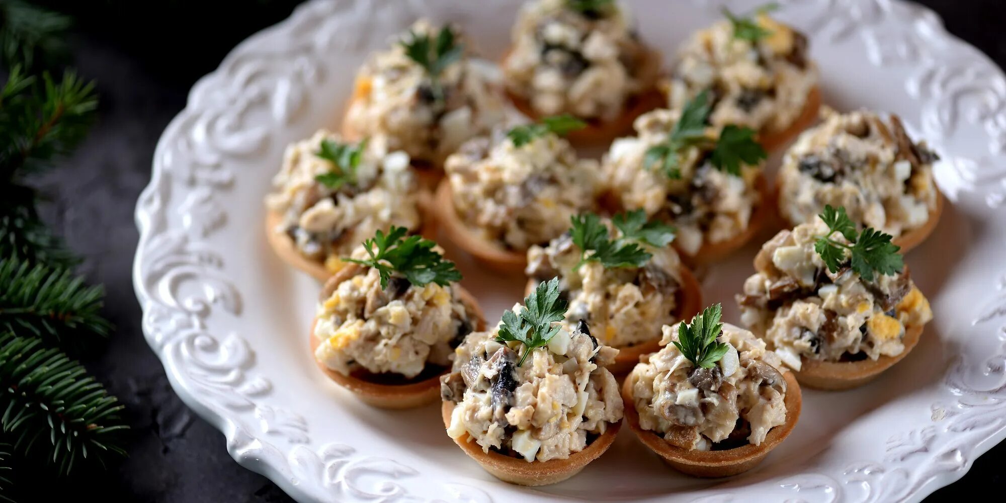 Тарталетки с курицей яйцами и сыром