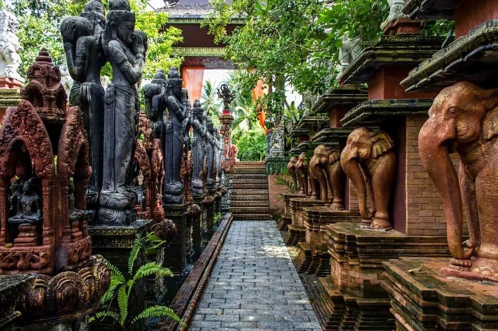 Главная достопримечательность самуи. Самуи таиланд достопримечательности. Гуань инь самуи. Достопримечательности самуи. Самуи чёрный будда.