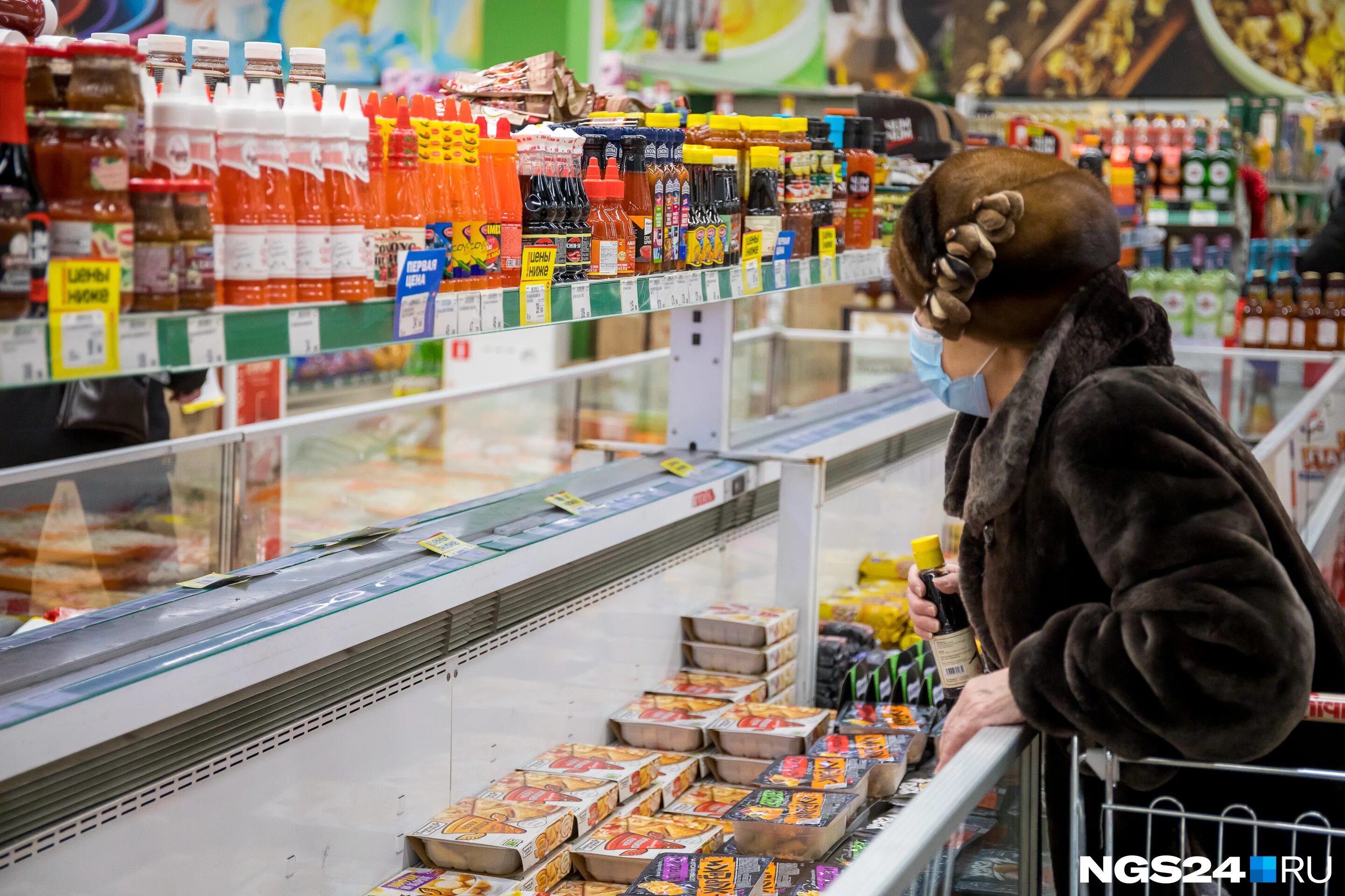 россияне в магазине. молочную продукцию. рост цен на продукты. 1 ноября подорожание. 1 ноября подорожание.