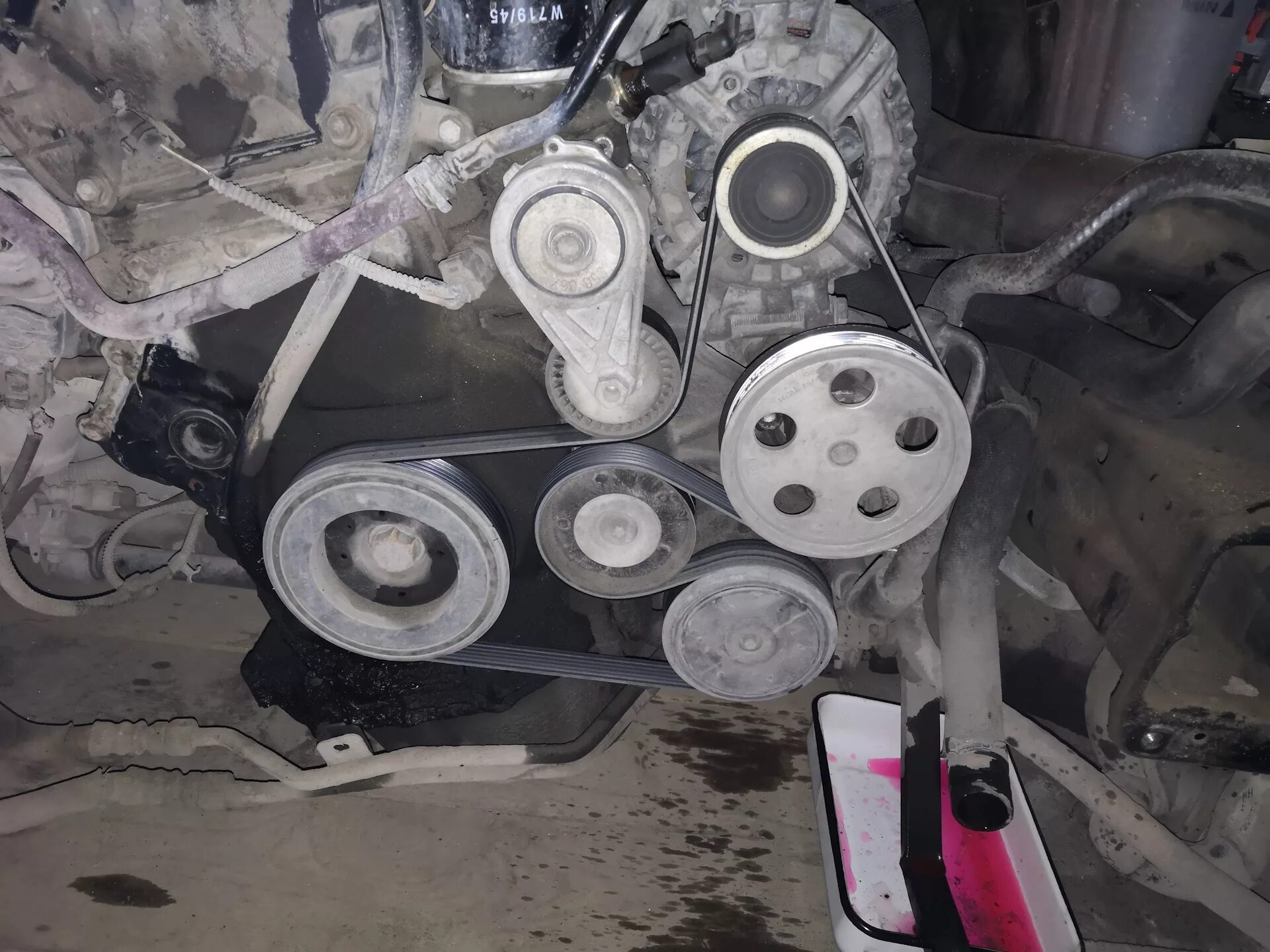 Ремень генератора а5. Приводной ремень ауди а 5. ауди q5 приводной ремень. audi a4 2.0 tfsi ремень навесной. приводной ремень ауди а4 2.0 tfsi.