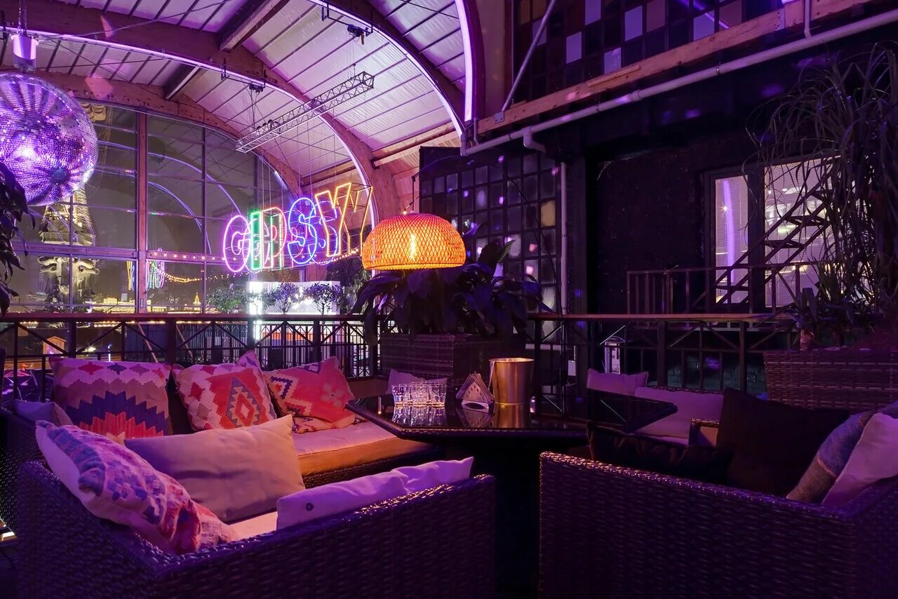 Бар gipsy москва. Болотная набережная 3 стр 1 клуб gipsy. Джипси болотная набережная. Клуб гипси москва. Джипси инста.