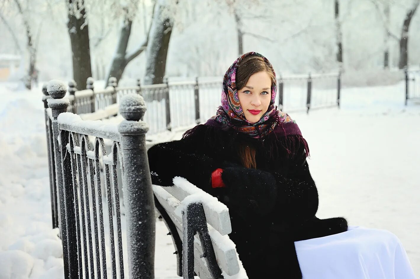 зимняя фотосессия. фотосессия зимой на улице. фотосессия зимой. зимняя девушка. зимняя фотосессия на улице.
