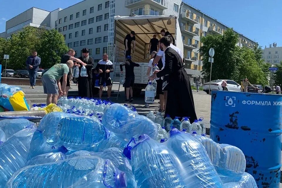 2 Тонны воды. 80 Тонн воды это. 3.8 Млрд тонн воды. 50 Тонн воды на арене. 20 тонн воды