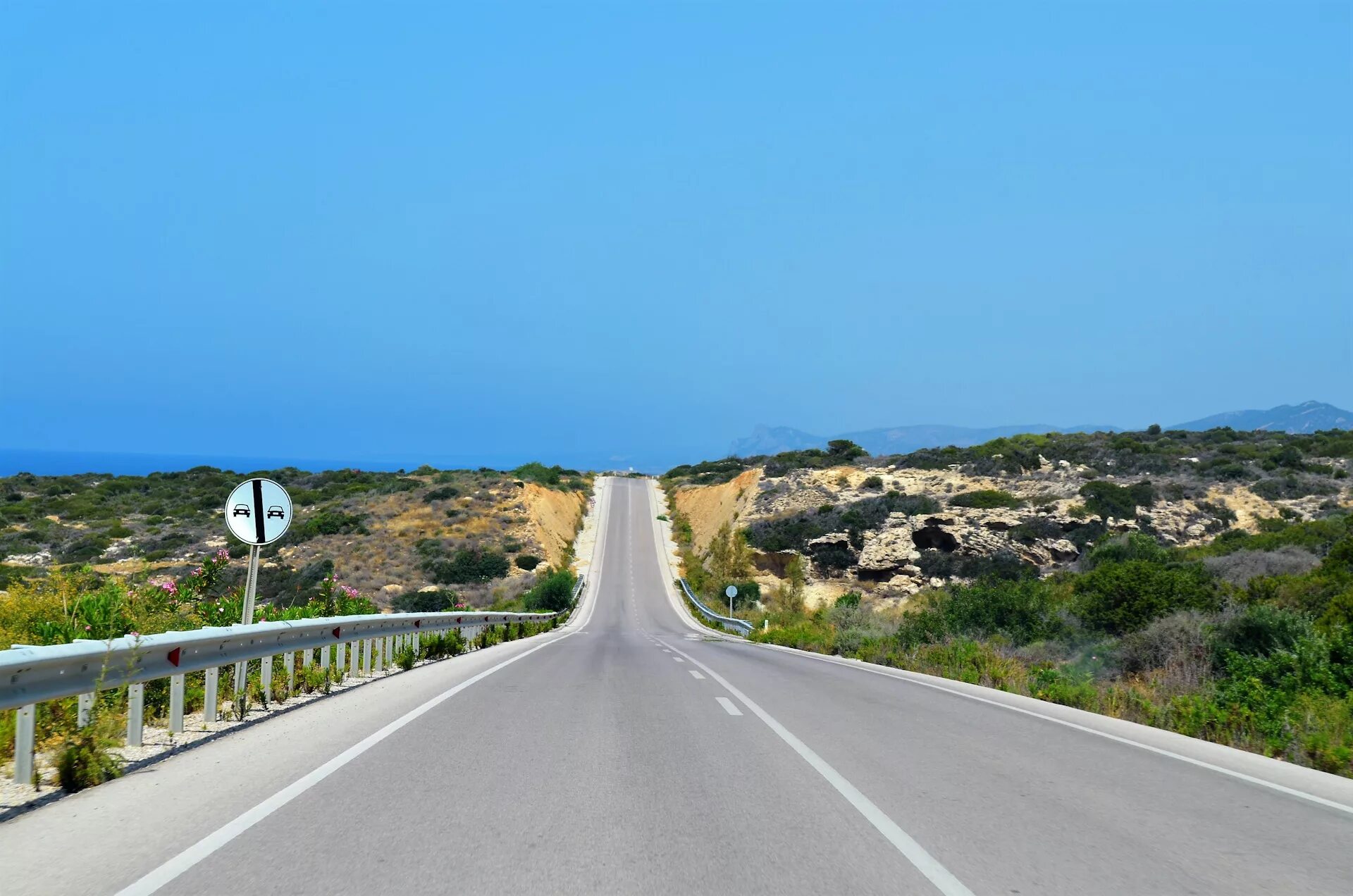 Кипр дорогой. Карпас северный кипр. Дороги на северном кипре. Кипр айя-напа достопримечательности. Кипр дороги.