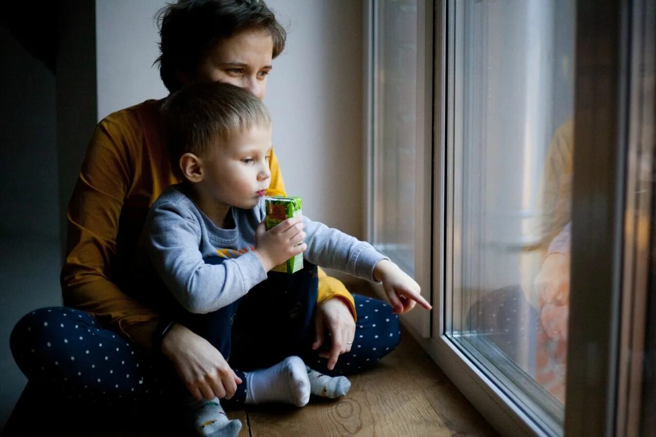 стейси херальд беременная. фото младенца. у самих детей и их. старшие и младшие дети. ребенок завтракает.