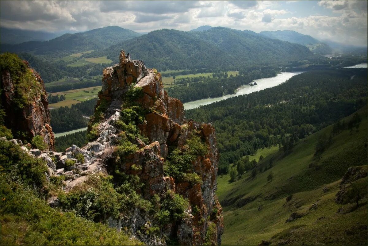 Алтайск часы. Бийск горы алтая. чертов палец горно алтайск. гора селигур алтай. бабуган гора на алтае.
