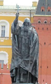 Памятник патриарху гермогену александровский сад