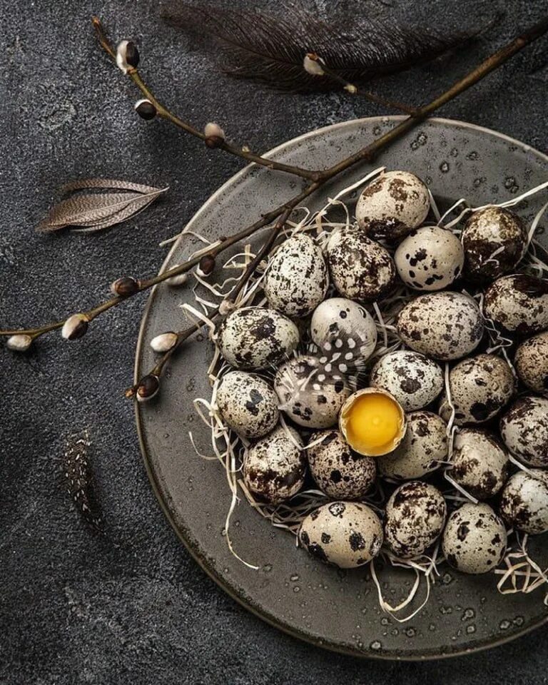 Яйцо перепелиное. Пасхальные перепелиные яйца. Блюда с перепелиными яйцами.