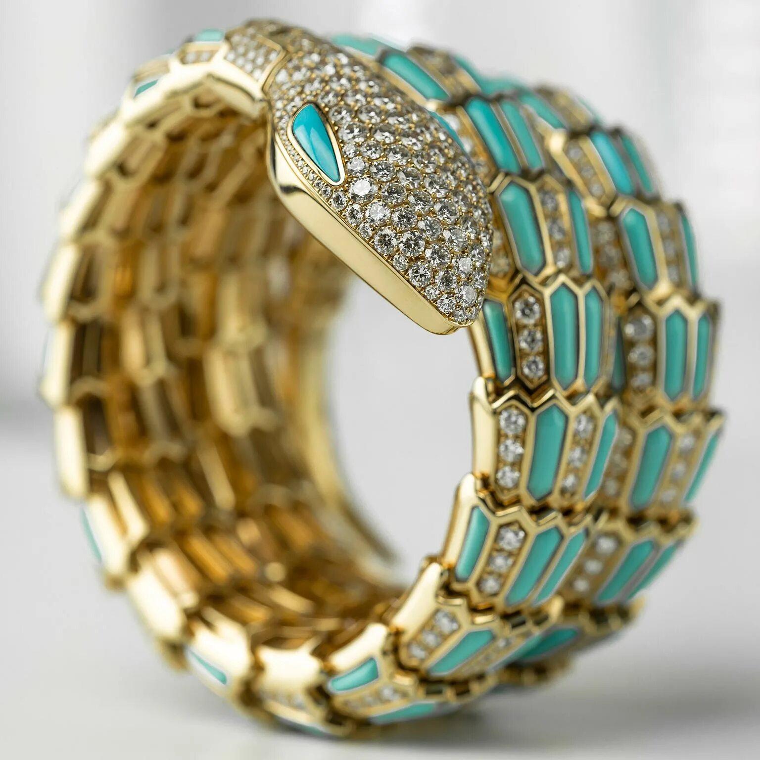 Украшение bulgary. Браслет Bvlgari Serpenti Jewellery. Булгари Серпенти браслет. Браслет Bvlgari Serpenti Viper Bracelet 351844. Браслет Бриллиантовый булгари.