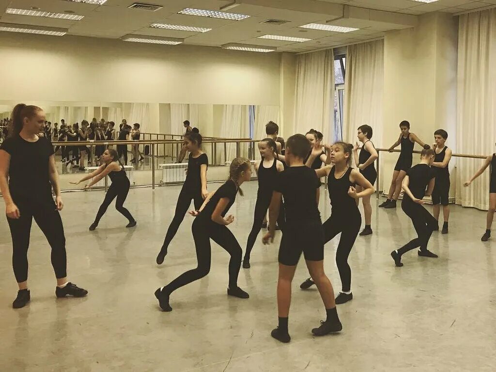 танцевальная студия апельсин новосибирск. школа танцев апельсин. апельсин танцы. апельсин студия танца екатеринбург. зумба с александром ушаковым.