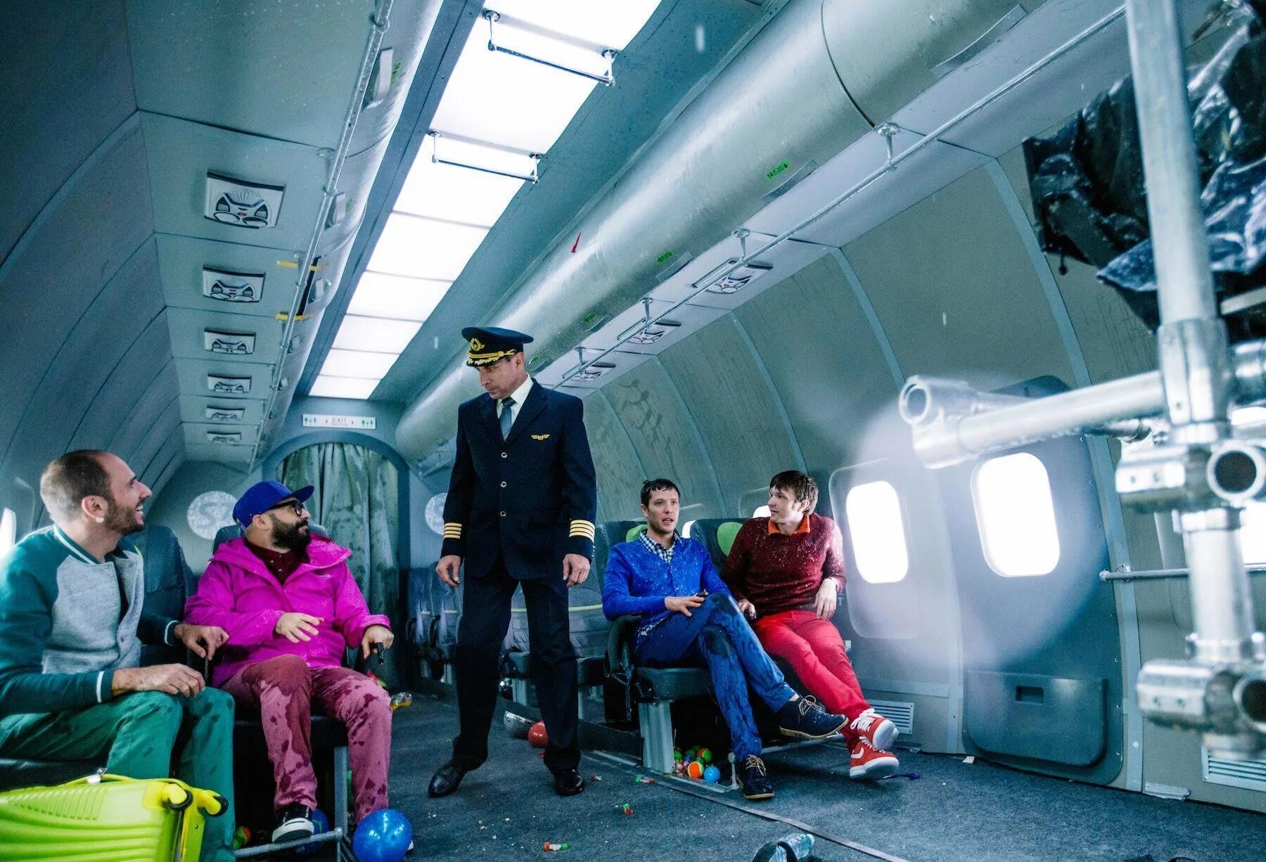 Клип ok. Ok go s7. Группы ok go 2004. Клипы снятые в невесомости самолёта. Zero Gravity Airplane.