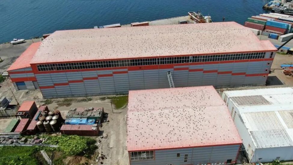 Остров шикотан крабозаводск. Курильский завод. Южно-курильск завод. Курильский завод. Курильские острова шикотан завод.