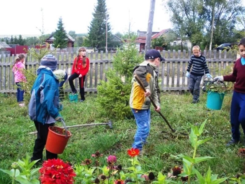 Закон о труде школьников. Закон о труде школьников. Трудовое лето для подростков. Ученики на улице. Характер труда несовершеннолетних по тк рф.