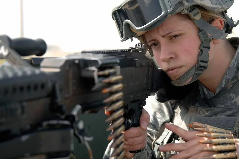 Американская военная девушка. Американские женщины военнослужащие. Женщины в американской армии. Женщины солдаты США. Американская женщина-солдат.