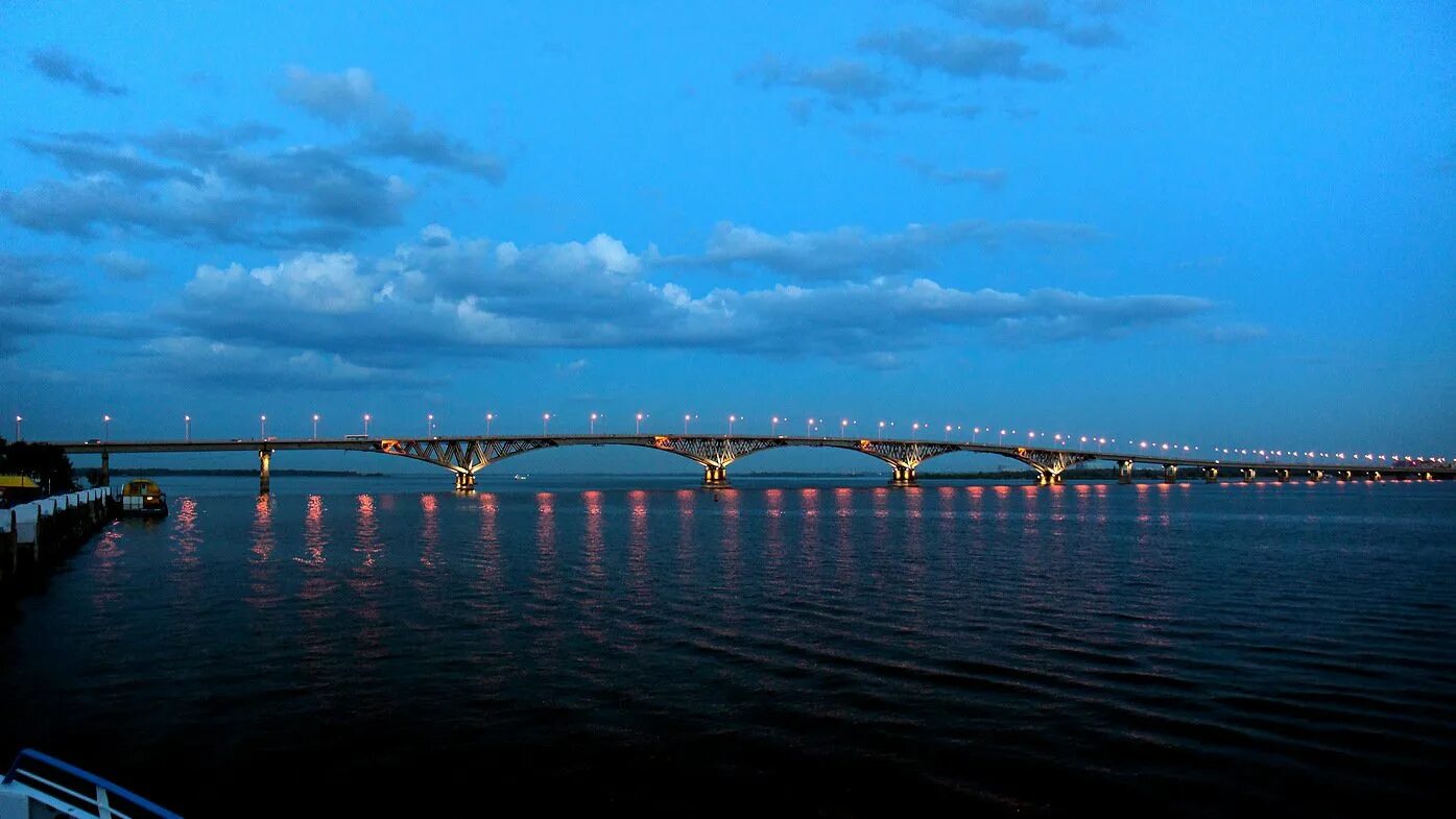 Саратов это город на волге. Река Волга Саратов. Саратовский мост с Энгельса. Волга мост Саратов. Река Волга мост Саратов Энгельс.