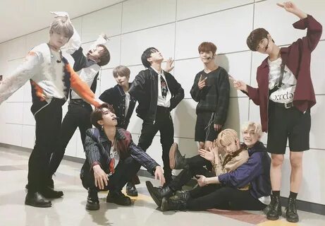 Stray kids falling up english текст