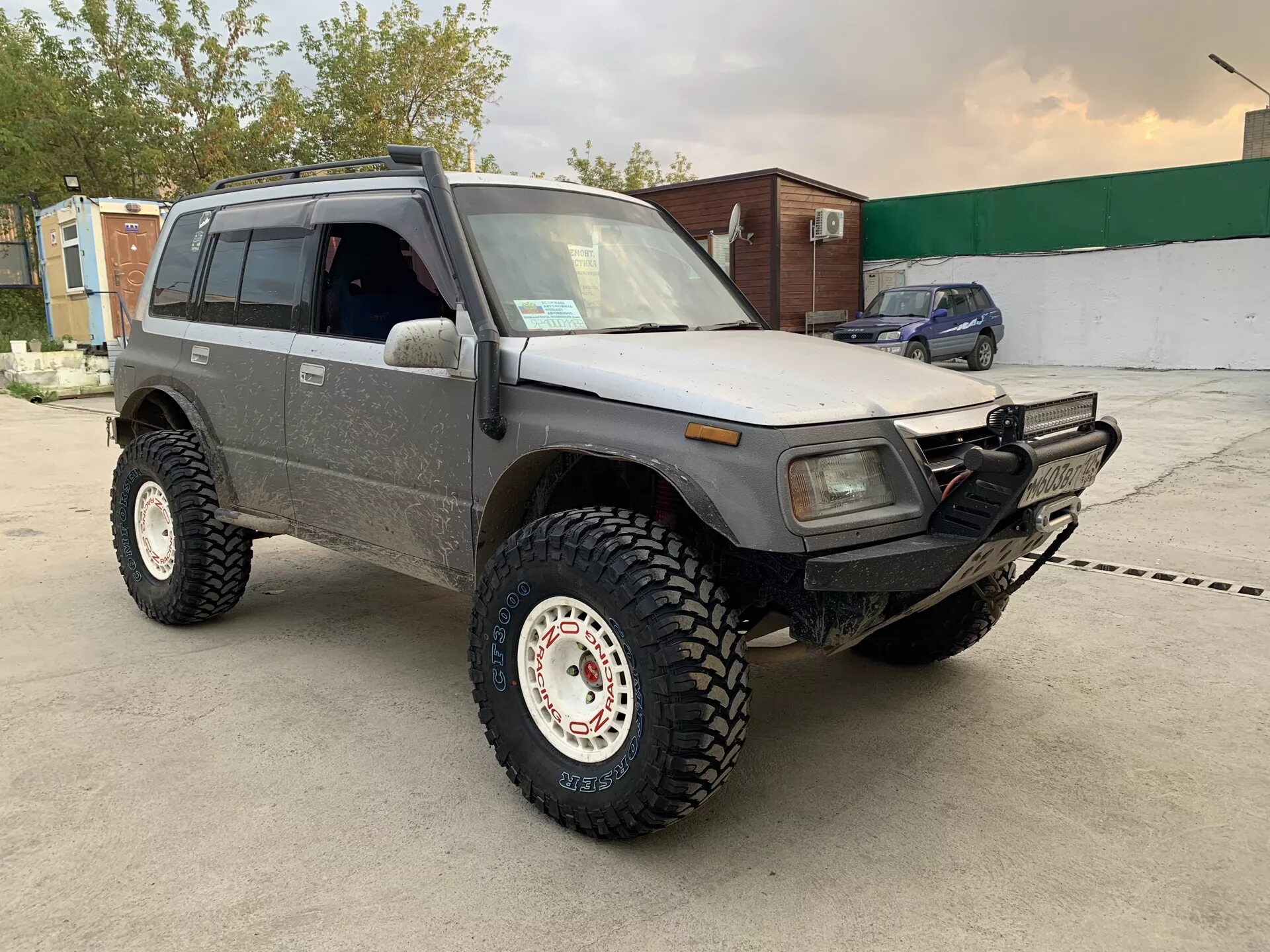 Suzuki grand vitara 35 колеса. Сузуки эскудо 1 поколения на 31 колесах. 32 колеса на сузуки эскудо. Эскудо на 31 колесах. Сузуки эскудо 1 поколения на 31 колесах.