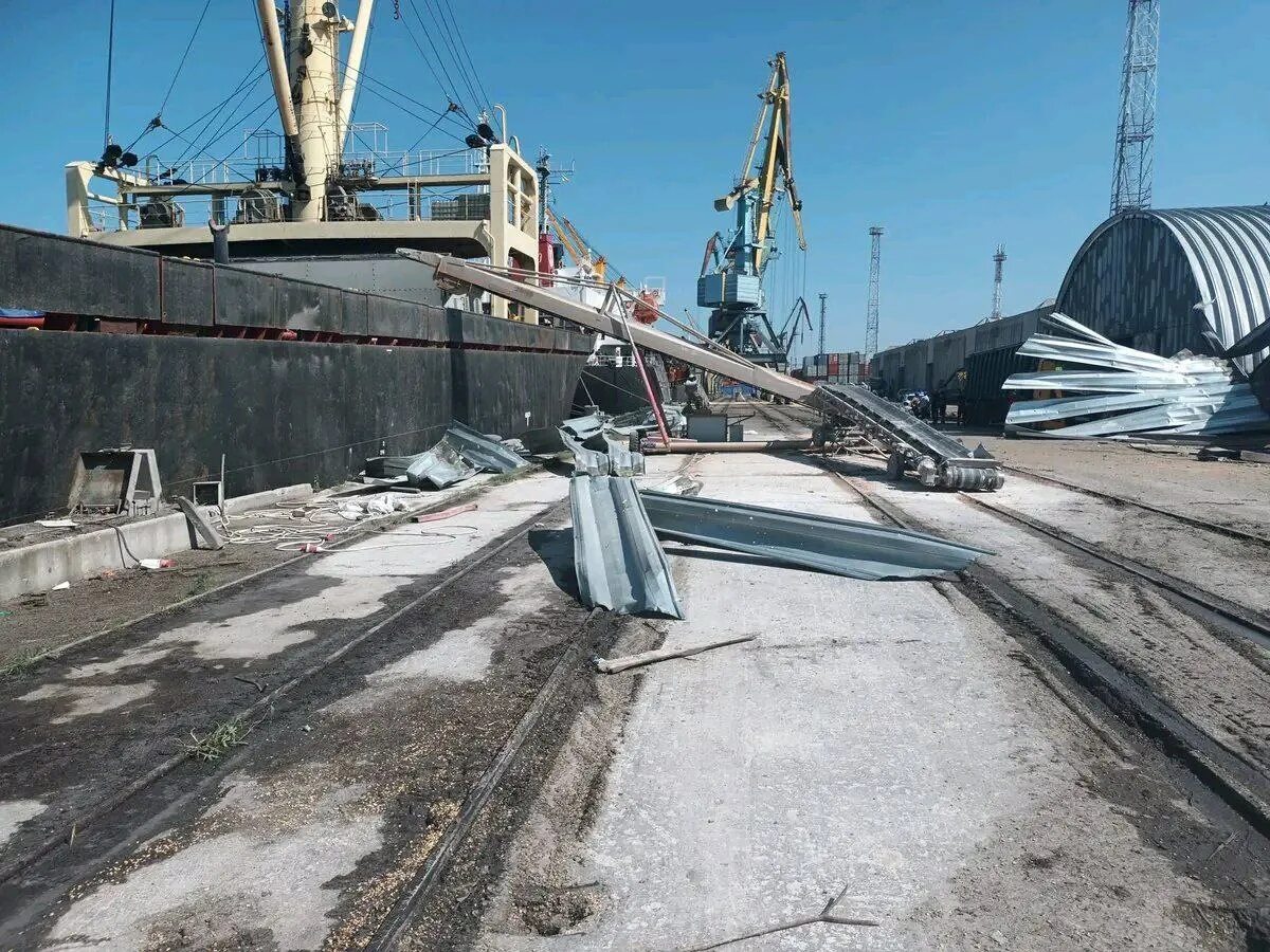 Нападение на порт. Одесский порт разрушен. Разрушенный порт. Разбомбили порт в Одессе. Порт в Одессе уничтожен.
