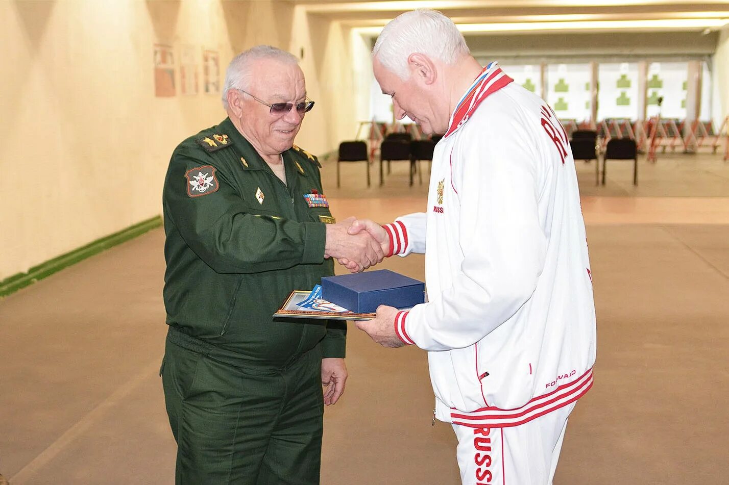 Тир досааф в москве. Досааф стрелковый клуб. Тир досааф на поклонной. Москва стрельбище тир. Мгсск досааф москва.