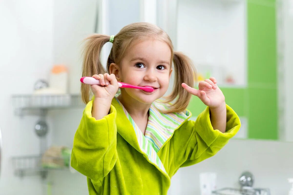 Мытье зубов. Чистим зубы!. Malish chistit Zubi. Гигиена для детей. Ребенок девочка с зубной щеткой.