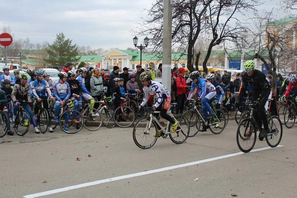 Велоспорт 1896 г олимпиада. Велосипедный спорт. Велоспорт ижевск. Первая велогонка прошла. Велосипедные соревнования тур де франс 1903 год.