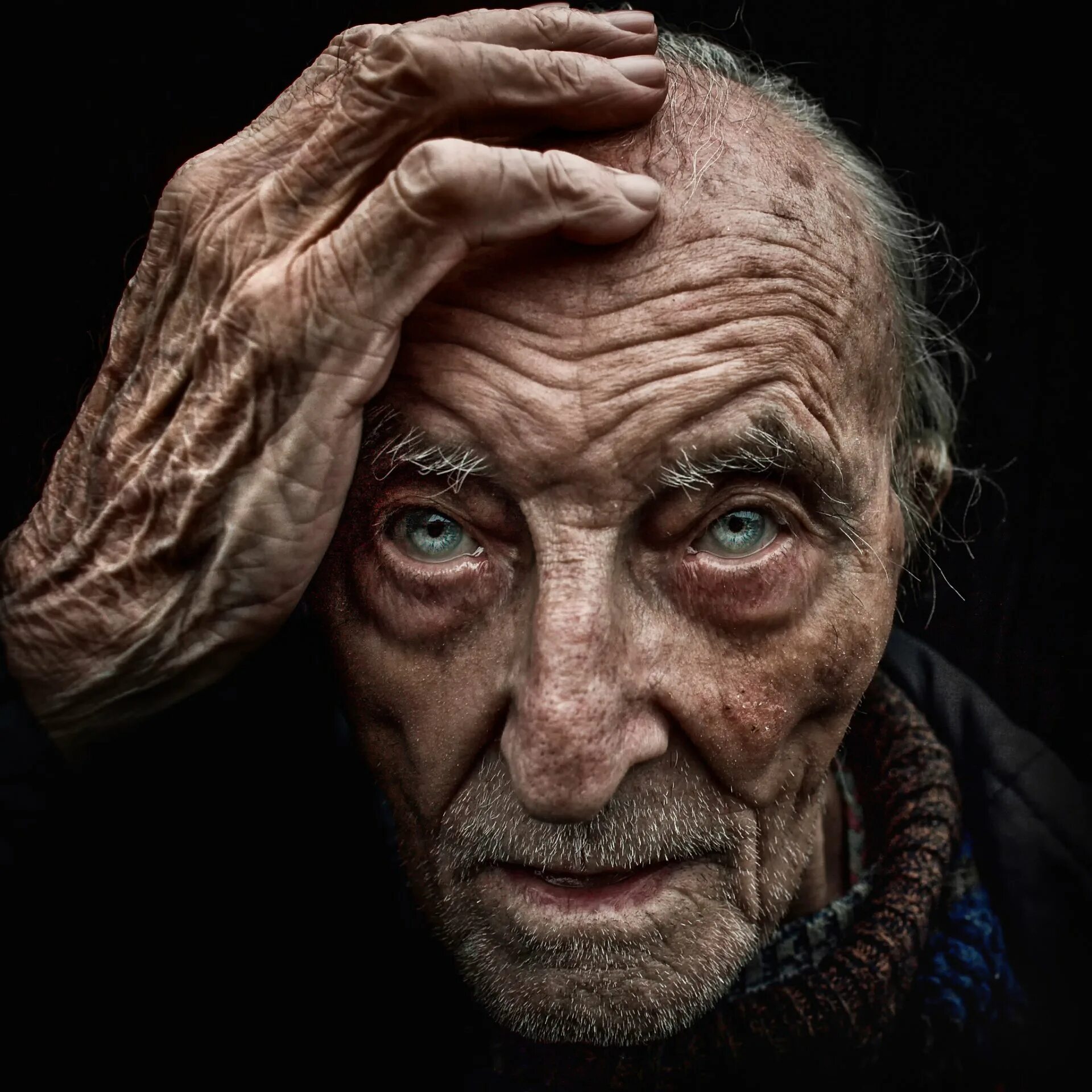 Пожилой старый мужчина. Ли Джеффрис. Портреты Lee Jeffries. Lee Jeffries бездомные. Лицо старика.