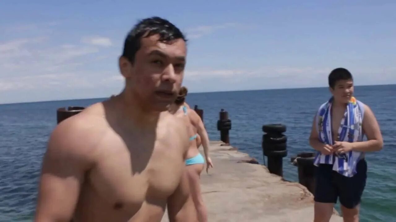 Крымские пляжники мальчишки. Крымские пляжники видео. Зверозуб. Крымские пляжники мальчишки. Крымские пляжники мальчишки.