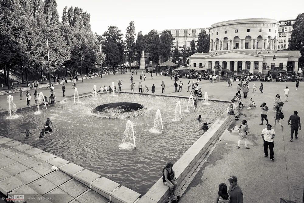 Площадь сталинградской битвы. Площадь сталинград во франции. Площадь сталинградской битвы в париже. Площадь сталинградской битвы. Скорбящая мать памятник волгоград.