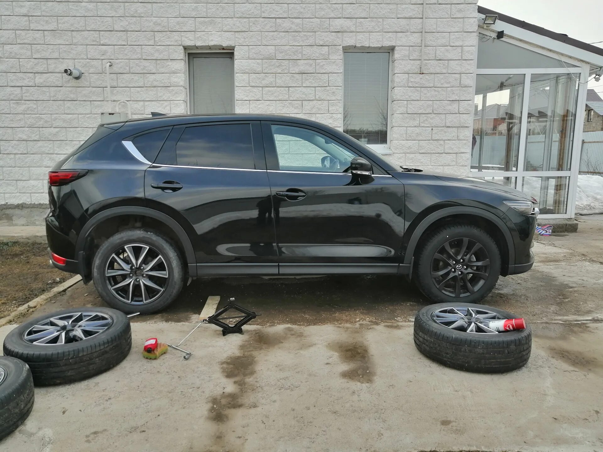 Cx5 шины. Mazda cx5 23555 r19. cx-5 mazda на r19 колесах. мазда сх-5 r19. мазда сх-5 2355519.