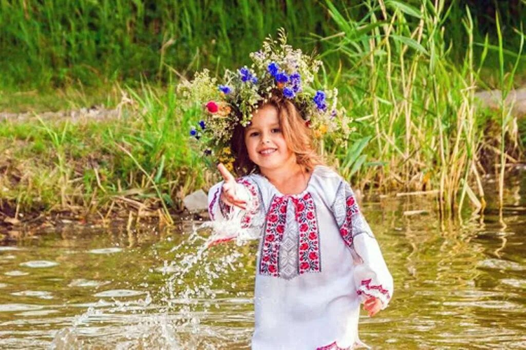 С праздником аграфены купальницы 6 июля. Аграфена купальница праздник. Аграфена купальница праздник. 6 июля аграфена купальница (лютые коренья). 23 июня аграфена купальница.