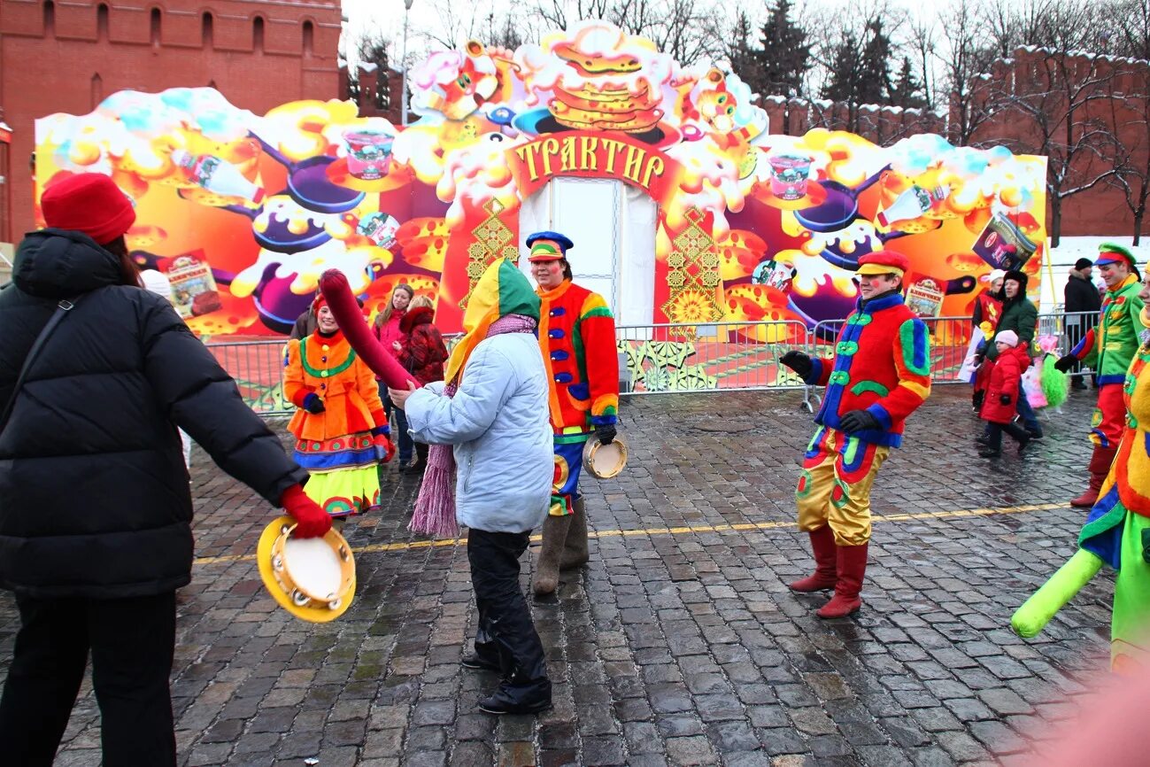 Масленица 2011. Масленица в Москве. Масленица в Москве мероприятие. Масленица красно желтая. Куда пойти на масленицу в москве