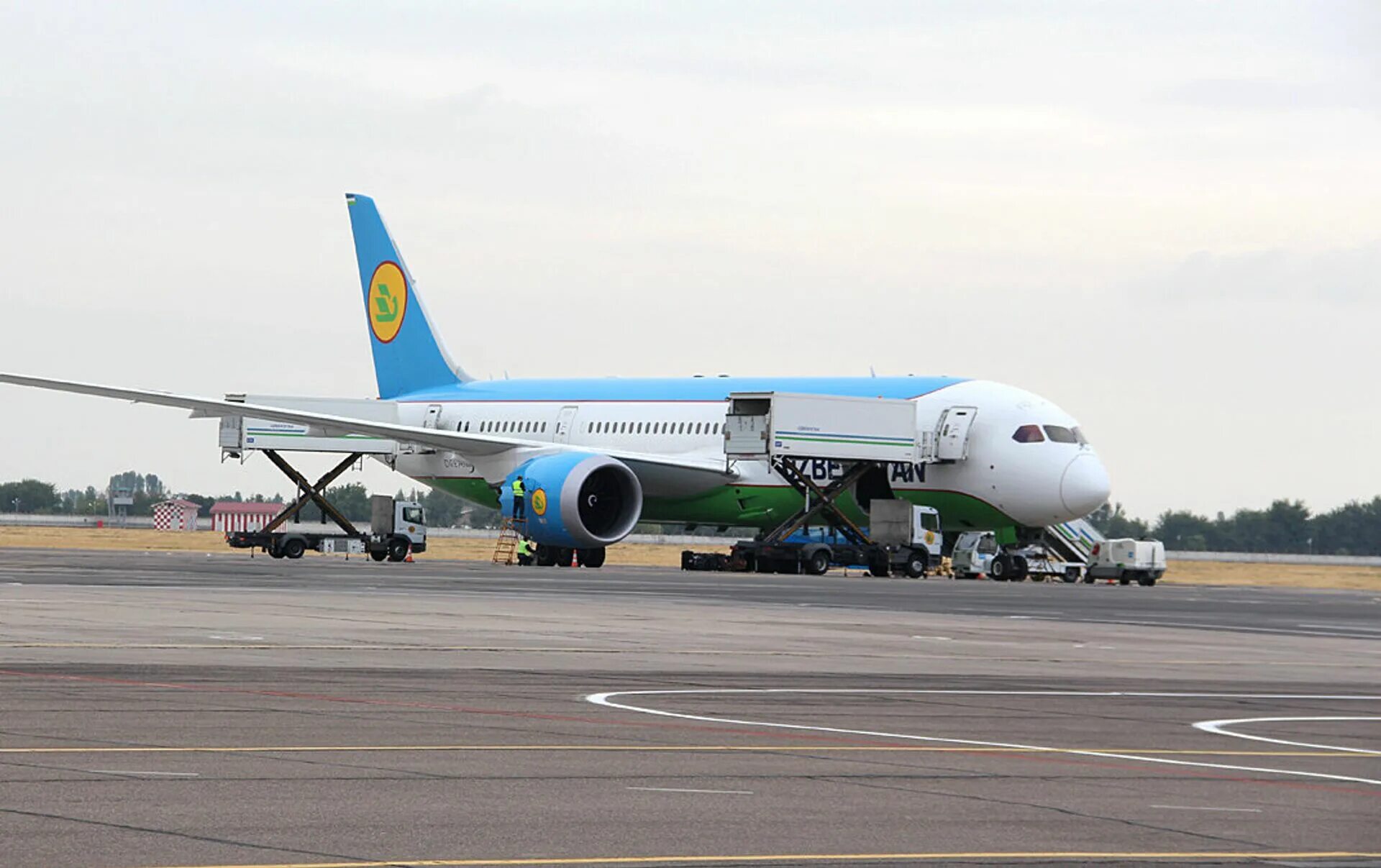 Boeing 787 Dreamliner Uzbekistan Airways. Боинг 787 9 Дримлайнер Узбекистан хаво йуллари. Боинг 787 Узбекистон хаво йуллари. Боинг 787 800 Узбекистон хаво йуллари. Авиабилеты хаво йуллари москва ургенч