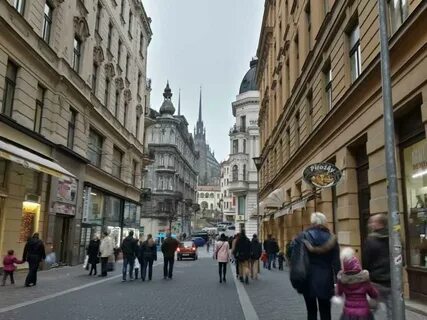 Пары на улице чехии