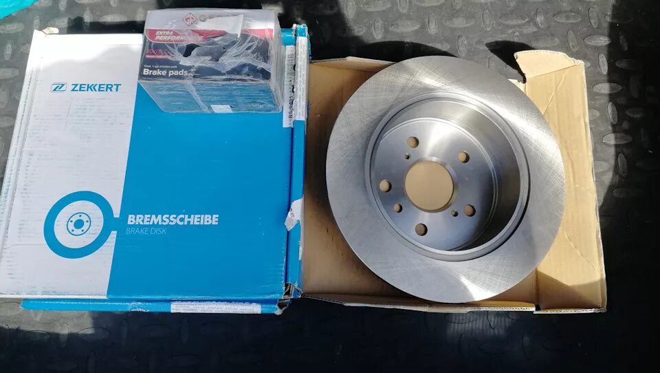 Передние тормозные диски tvr toyota camry 40. Тормозные диски камри 40. Тормозные диски камри 40. Передние тормозные диски камри 2008 года. Передние тормозные диски тойота камри 40.