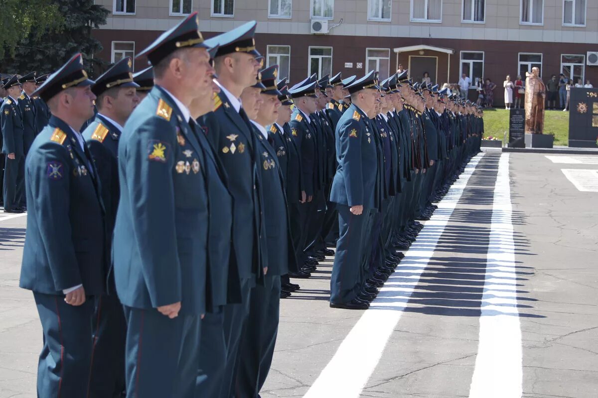 Офицеры военной академии. Выпускники РВСН. Военной Академии связи 2001 год. Начальник Академии РВСН им Петра Великого. Ракетная Академия Санкт Петербурга.