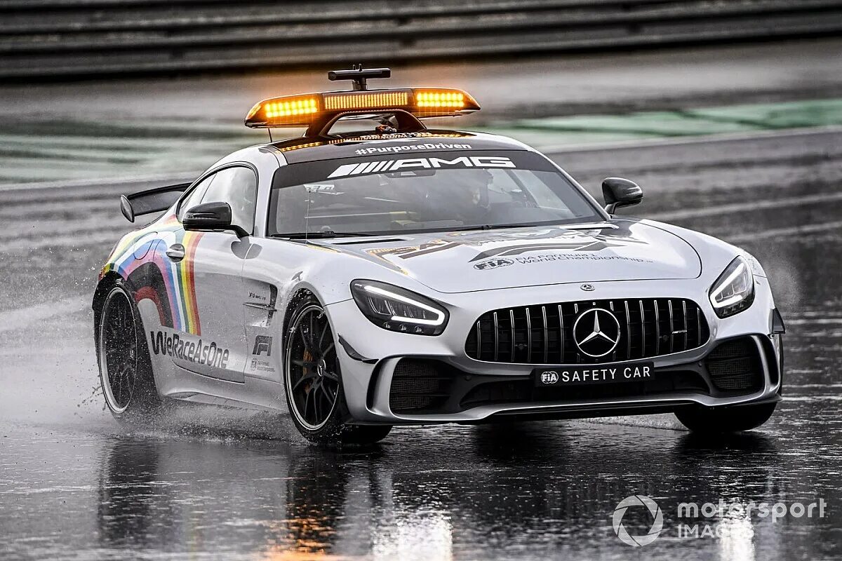 Автомобиль безопасности формула. Mercedes Safety car AMG 2021 f1. Aston Martin f1 2021.