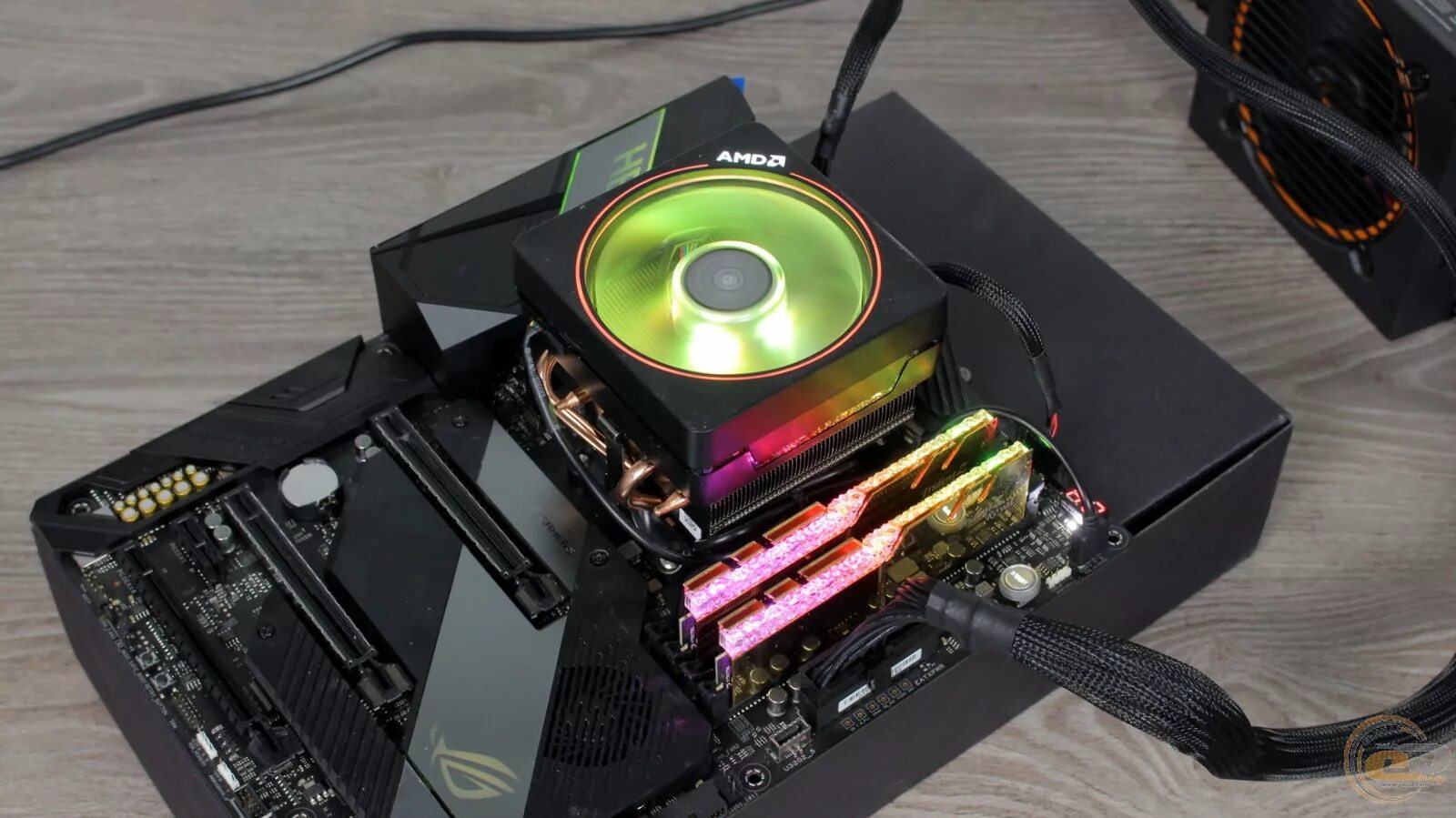 Кулеры ryzen box. Кулер АМД Wraith Prism. Кулер AMD Wraith Prism RGB. Вентилятор AMD Ryzen Wraith Prism. Кулер для процессора AMD Wraith Prism.