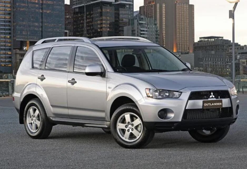 Mitsubishi Outlander 2010. Митсубиши Аутлендер 2010. Mitsubishi Outlander XL 2010. Митсубиси Аутлендер ХЛ 2010.