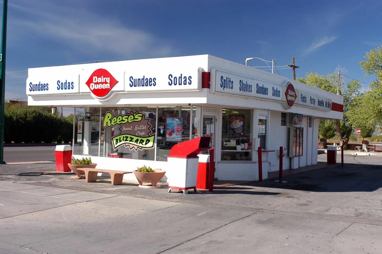 Dairy Queen Holland Road. Dairy Queen shop in America. Dairy Queen at Northgate Winnipeg.