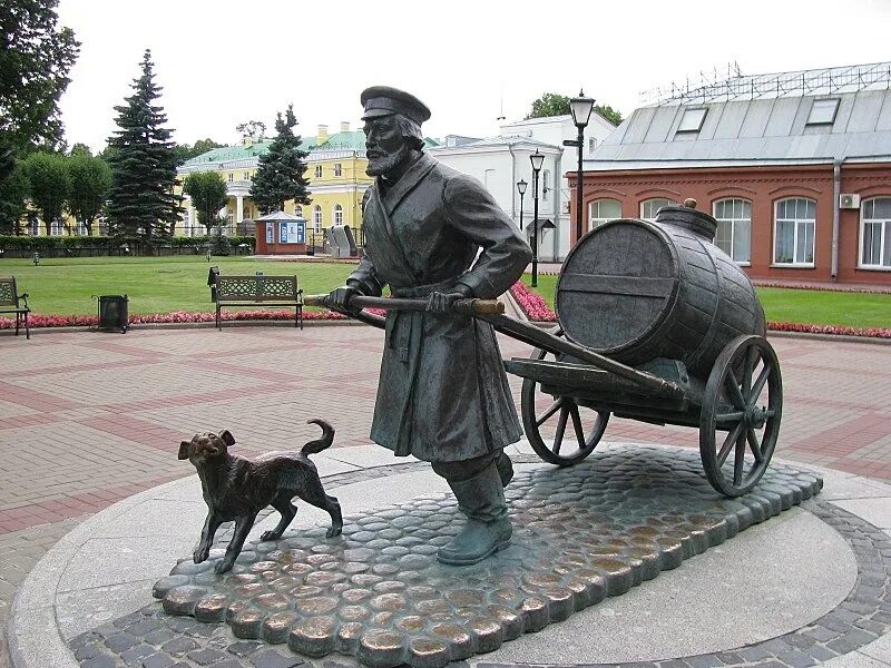 Памятник водовозу в Санкт-Петербурге. Памятник петербургскому водовозу. На обиженных воду возят памятник.