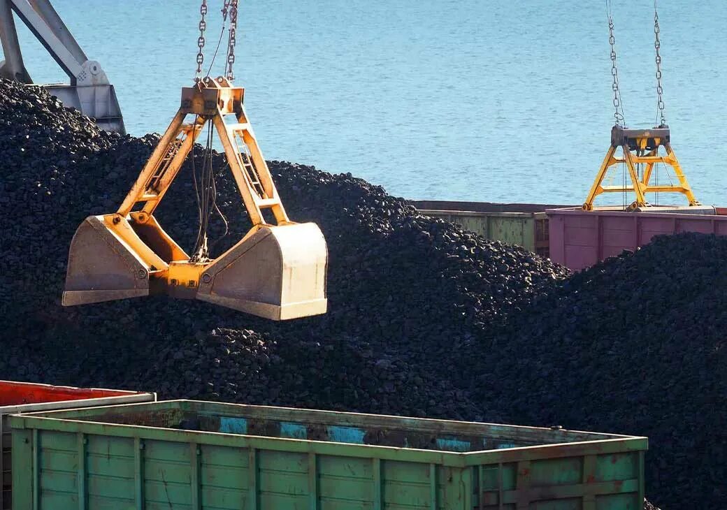 1000000 тонн. Махачкалинский порт. Угольные разрезы австралии. Добыча полезных ископаемых. Балкерные терминалы.
