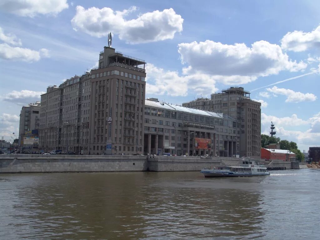 Дом набережной содержание. Берсеневская набережная 20/2. Дом на набережной москва иофан. Дом на набережной, москва, улица серафимовича, 2. Дом правительства на берсеневской набережной.